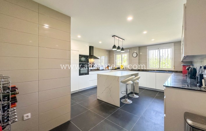 Resale - Villa / Doppelhaushälfte - Hondón de las Nieves