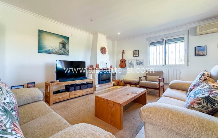 Resale - Villa / Doppelhaushälfte - Hondón de las Nieves