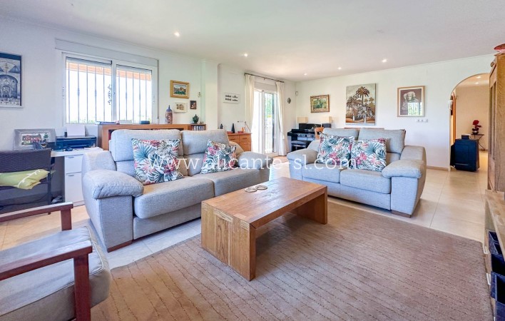 Resale - Villa / Doppelhaushälfte - Hondón de las Nieves