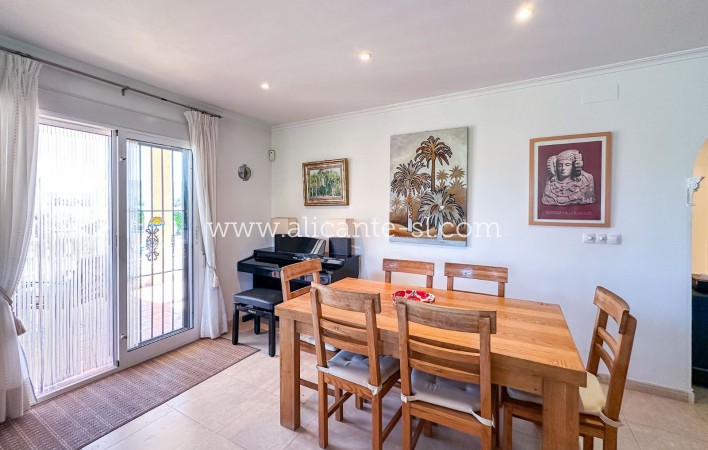 Resale - Villa / Doppelhaushälfte - Hondón de las Nieves