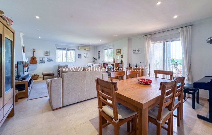 Resale - Villa / Doppelhaushälfte - Hondón de las Nieves