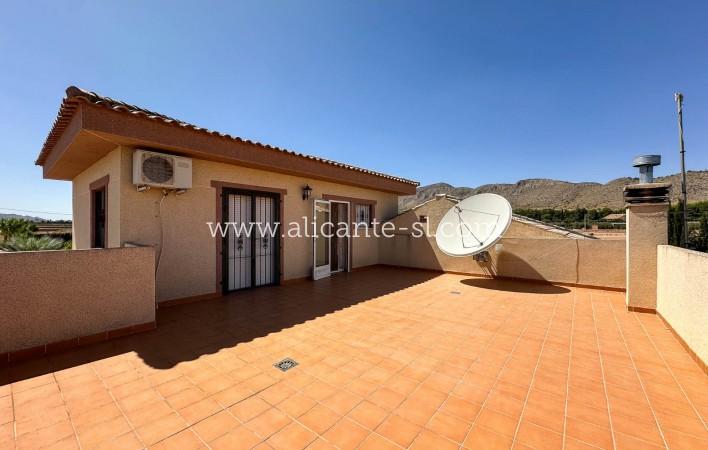 Resale - Villa / Doppelhaushälfte - Hondón de las Nieves