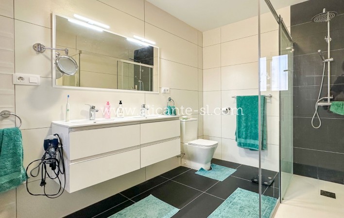 Resale - Villa / Doppelhaushälfte - Hondón de las Nieves