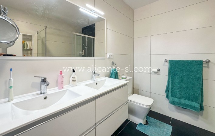 Resale - Villa / Doppelhaushälfte - Hondón de las Nieves