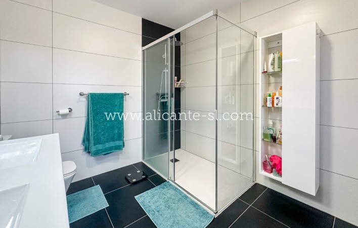 Resale - Villa / Doppelhaushälfte - Hondón de las Nieves