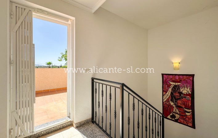 Resale - Villa / Doppelhaushälfte - Hondón de las Nieves