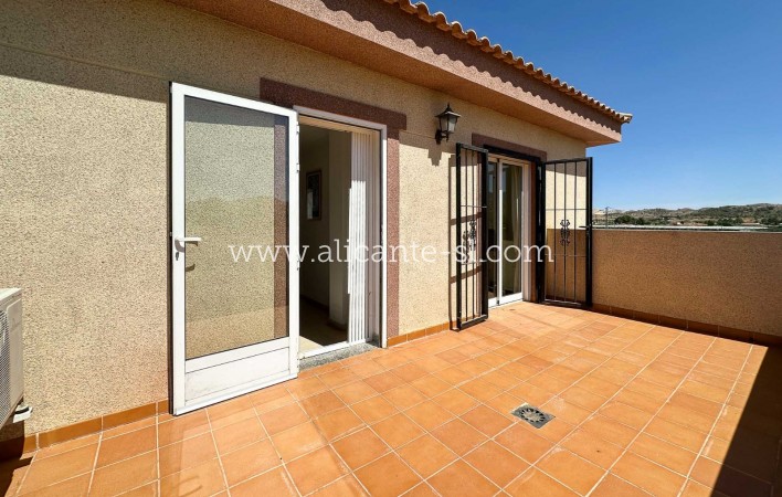 Resale - Villa / Doppelhaushälfte - Hondón de las Nieves