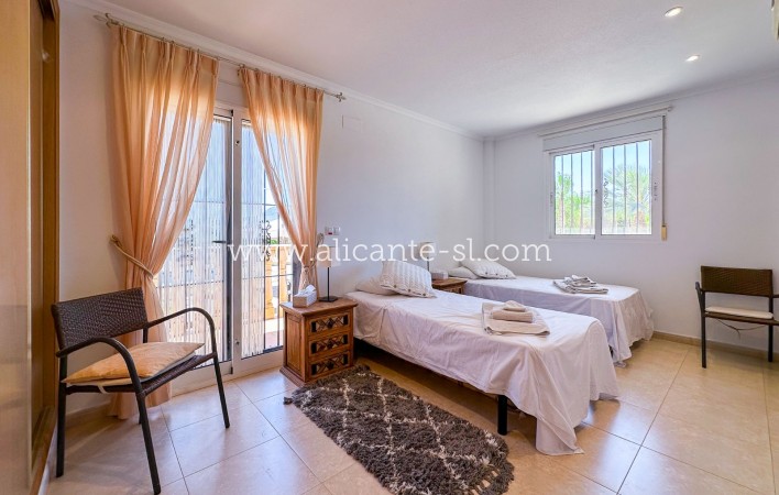 Resale - Villa / Doppelhaushälfte - Hondón de las Nieves