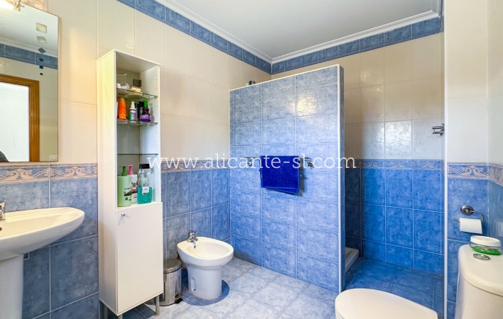 Resale - Villa / Doppelhaushälfte - Hondón de las Nieves