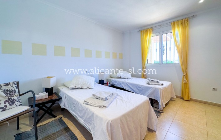 Resale - Villa / Doppelhaushälfte - Hondón de las Nieves