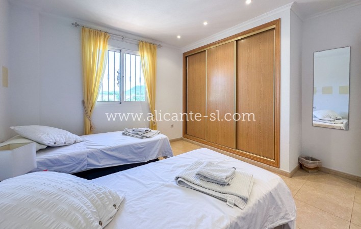 Resale - Villa / Doppelhaushälfte - Hondón de las Nieves