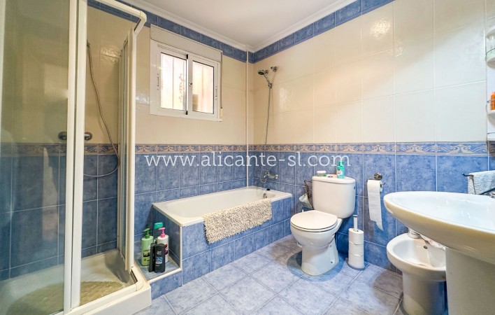 Resale - Villa / Doppelhaushälfte - Hondón de las Nieves