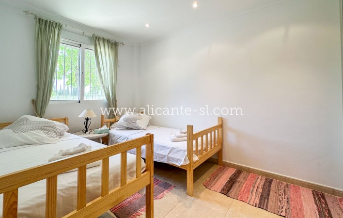 Resale - Villa / Doppelhaushälfte - Hondón de las Nieves