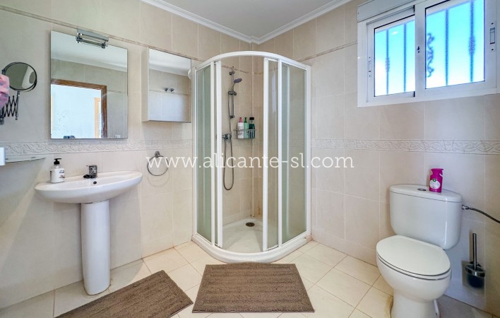 Resale - Villa / Doppelhaushälfte - Hondón de las Nieves