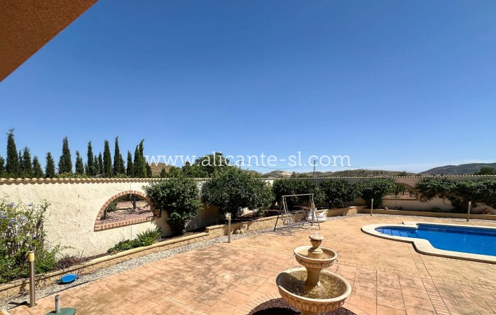 Resale - Villa / Doppelhaushälfte - Hondón de las Nieves