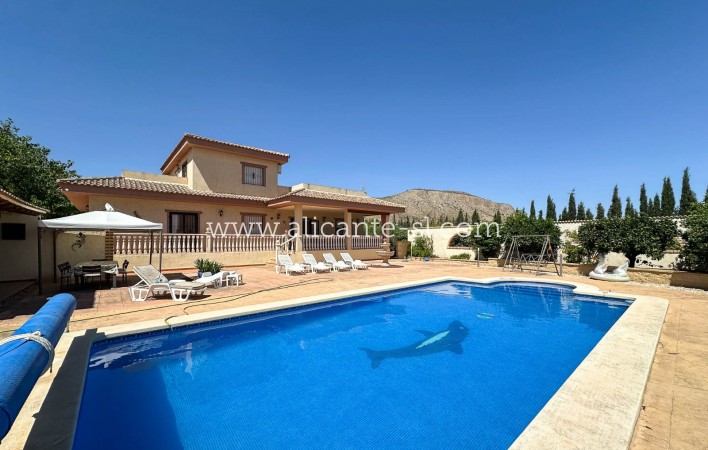 Resale - Villa / Doppelhaushälfte - Hondón de las Nieves