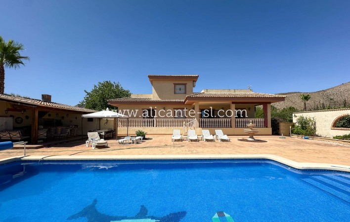 Resale - Villa / Doppelhaushälfte - Hondón de las Nieves