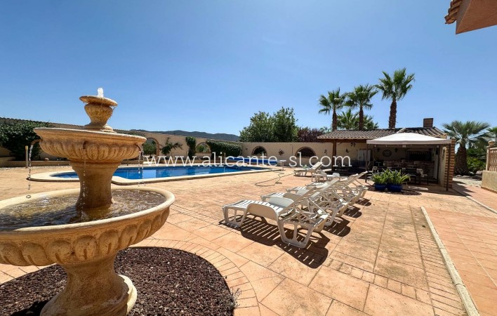 Resale - Villa / Doppelhaushälfte - Hondón de las Nieves