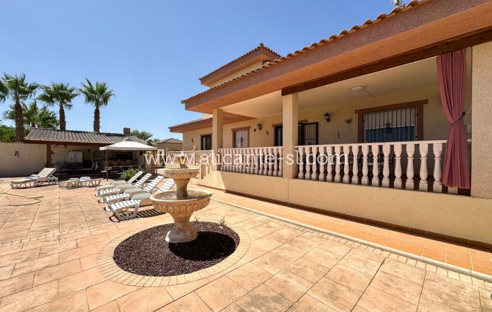 Resale - Villa / Doppelhaushälfte - Hondón de las Nieves