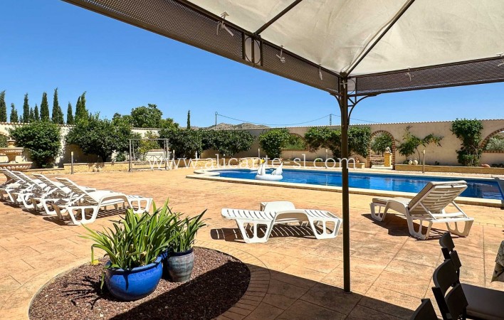 Resale - Villa / Doppelhaushälfte - Hondón de las Nieves