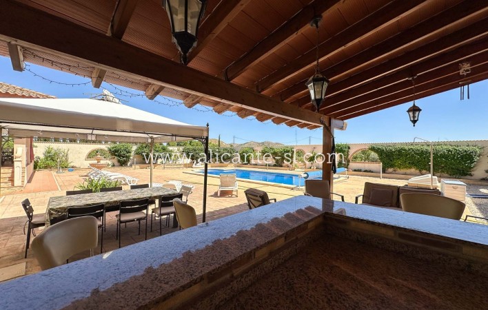 Resale - Villa / Doppelhaushälfte - Hondón de las Nieves