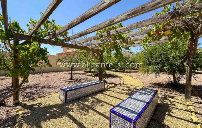 Resale - Villa / Doppelhaushälfte - Hondón de las Nieves