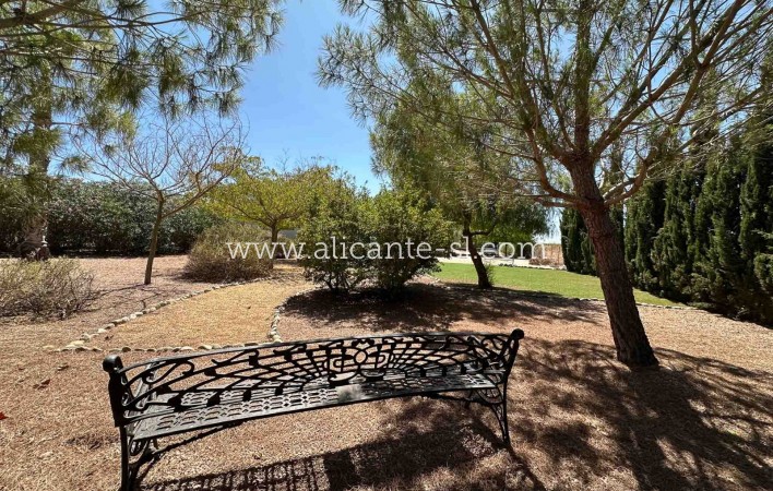 Resale - Villa / Doppelhaushälfte - Hondón de las Nieves