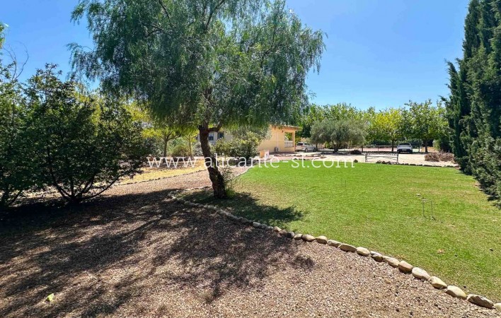 Resale - Villa / Doppelhaushälfte - Hondón de las Nieves