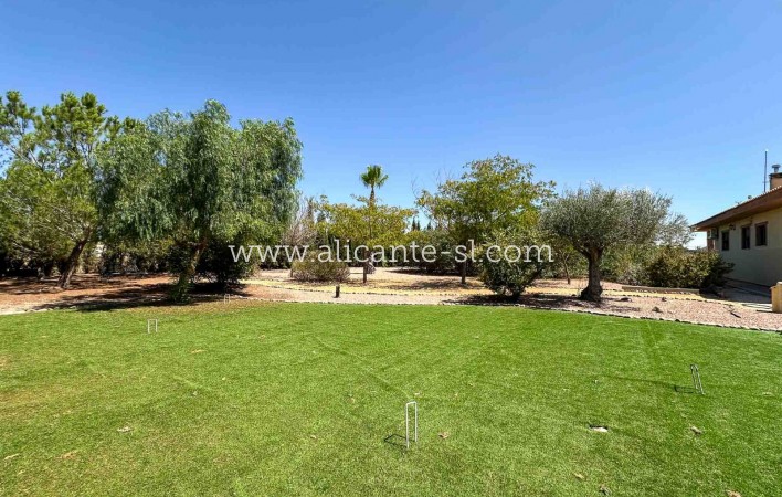 Resale - Villa / Doppelhaushälfte - Hondón de las Nieves