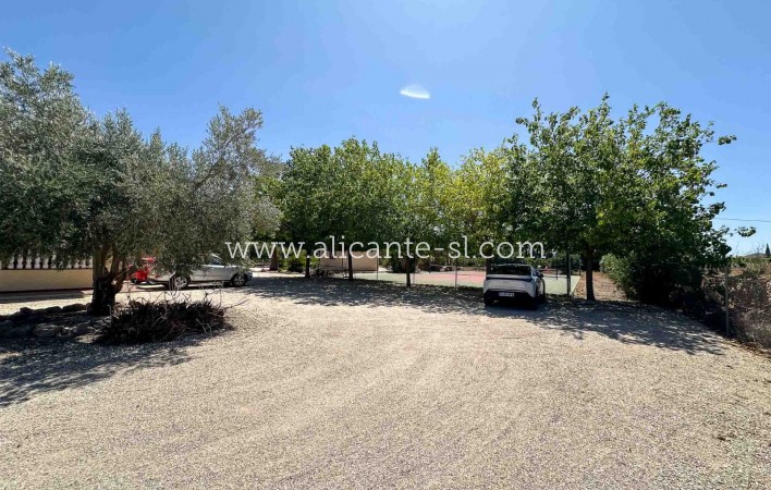 Resale - Villa / Doppelhaushälfte - Hondón de las Nieves