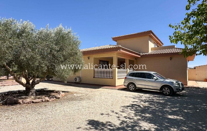 Resale - Villa / Doppelhaushälfte - Hondón de las Nieves