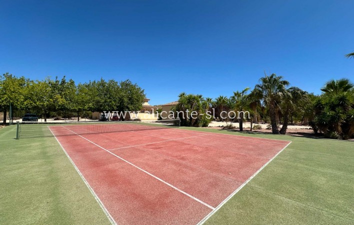 Resale - Villa / Doppelhaushälfte - Hondón de las Nieves