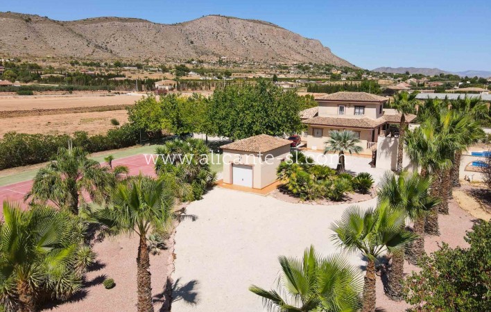 Resale - Villa / Doppelhaushälfte - Hondón de las Nieves