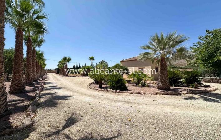 Resale - Villa / Doppelhaushälfte - Hondón de las Nieves