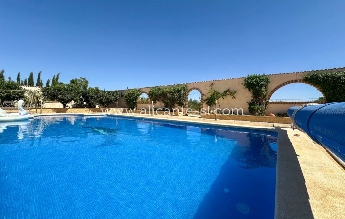 Resale - Villa / Doppelhaushälfte - Hondón de las Nieves