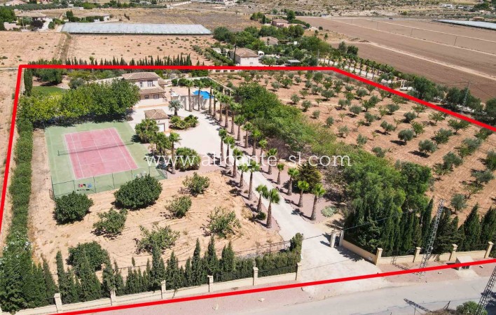 Resale - Villa / Doppelhaushälfte - Hondón de las Nieves