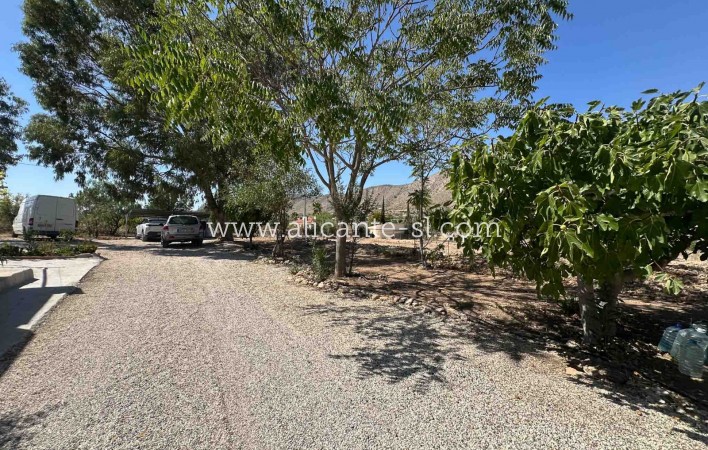 Revente - Finca - Hondón de las Nieves