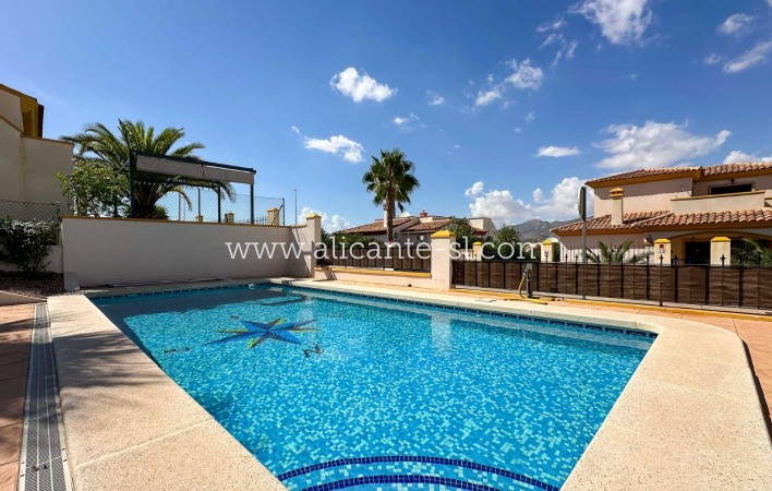 Sale - Villa  - Hondón de las Nieves