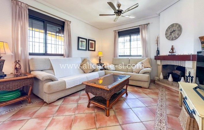 Sale - Villa  - Hondón de las Nieves