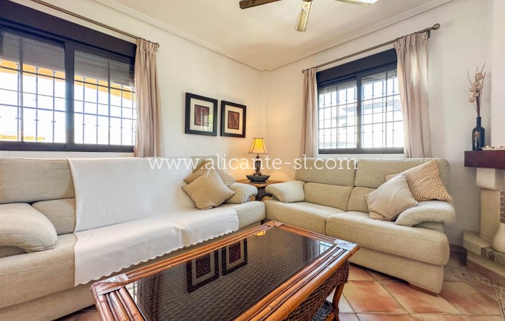 Sale - Villa  - Hondón de las Nieves