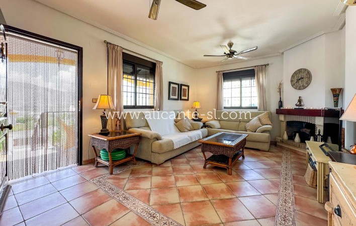 Sale - Villa  - Hondón de las Nieves