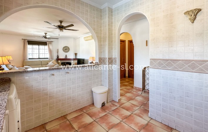 Sale - Villa  - Hondón de las Nieves