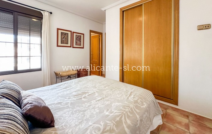 Sale - Villa  - Hondón de las Nieves