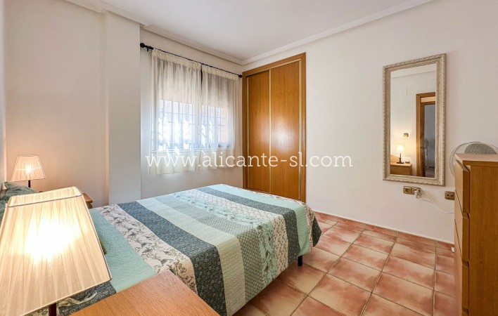 Sale - Villa  - Hondón de las Nieves