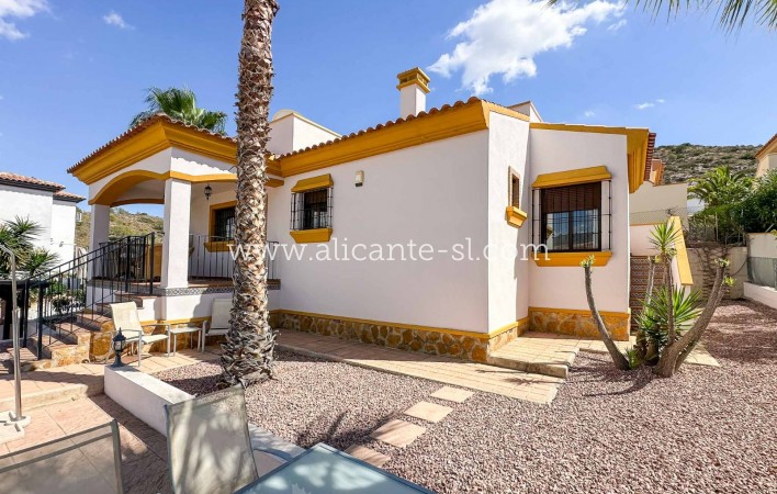 Sale - Villa  - Hondón de las Nieves