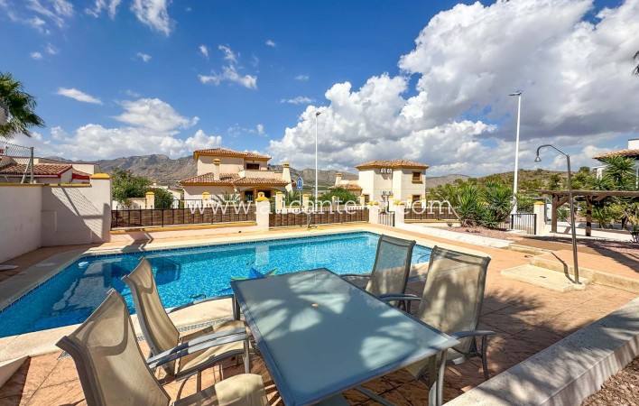 Sale - Villa  - Hondón de las Nieves