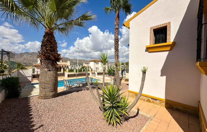 Sale - Villa  - Hondón de las Nieves