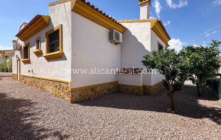 Sale - Villa  - Hondón de las Nieves