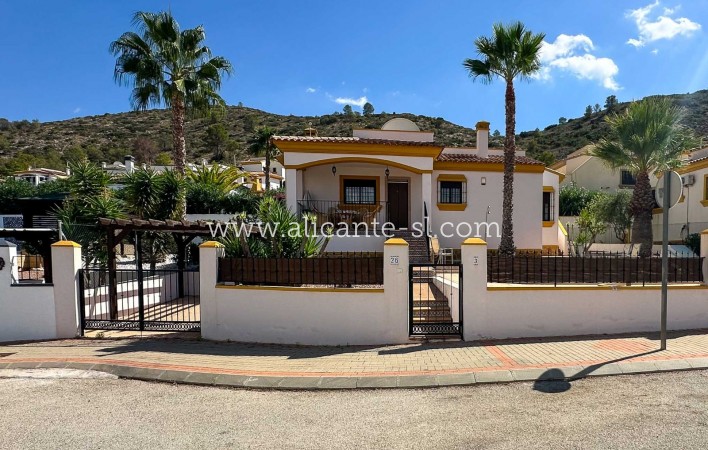 Sale - Villa  - Hondón de las Nieves
