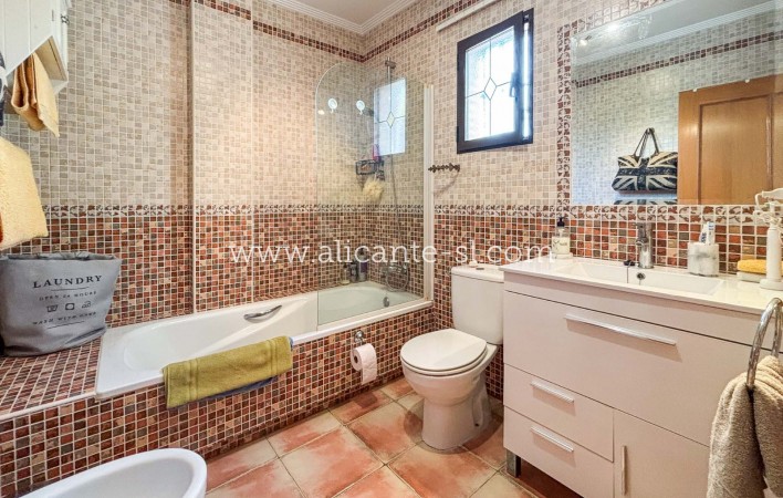 Revente - Villa  - Hondón de las Nieves